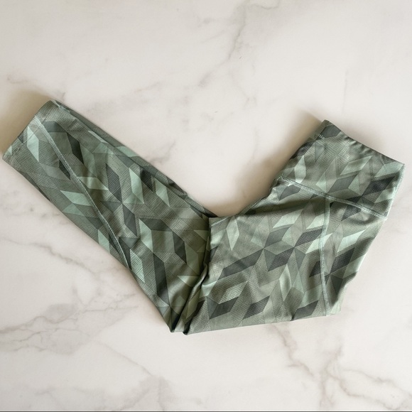 Patagonia Centered Cropped Leggings in Fast Quilt Gypsum Green - Picture 2 of 5